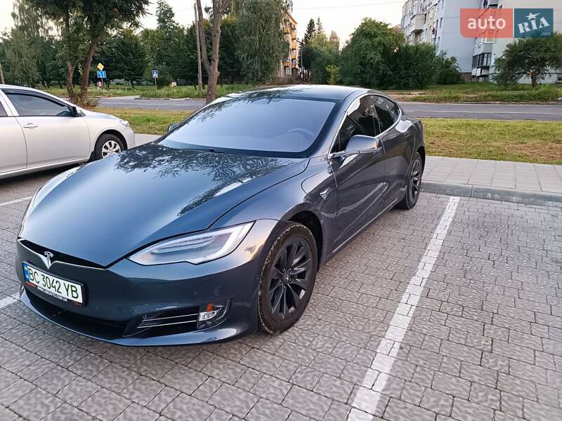 Tesla Model S 2019