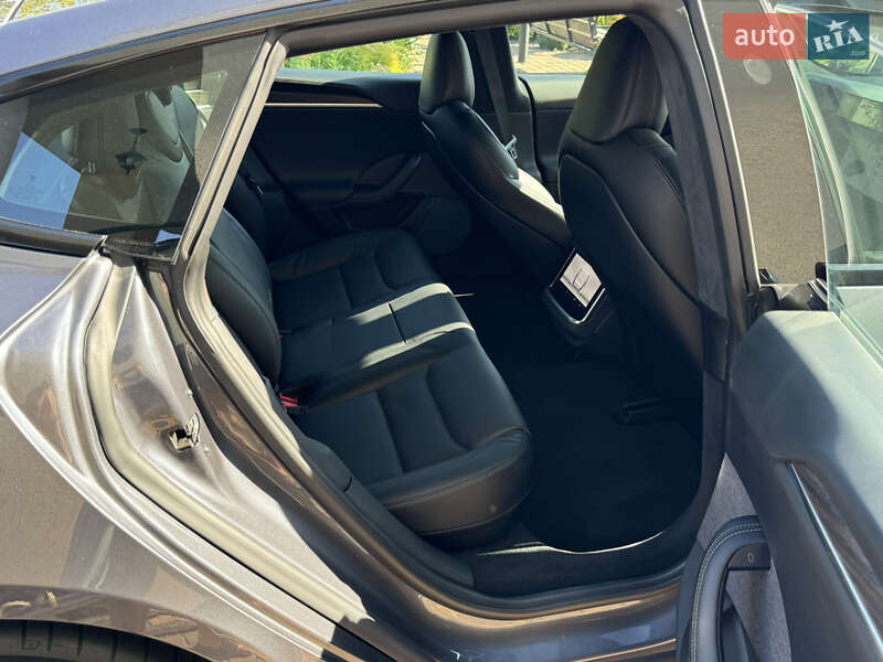 Лифтбек Tesla Model S 2022 в Черкассах