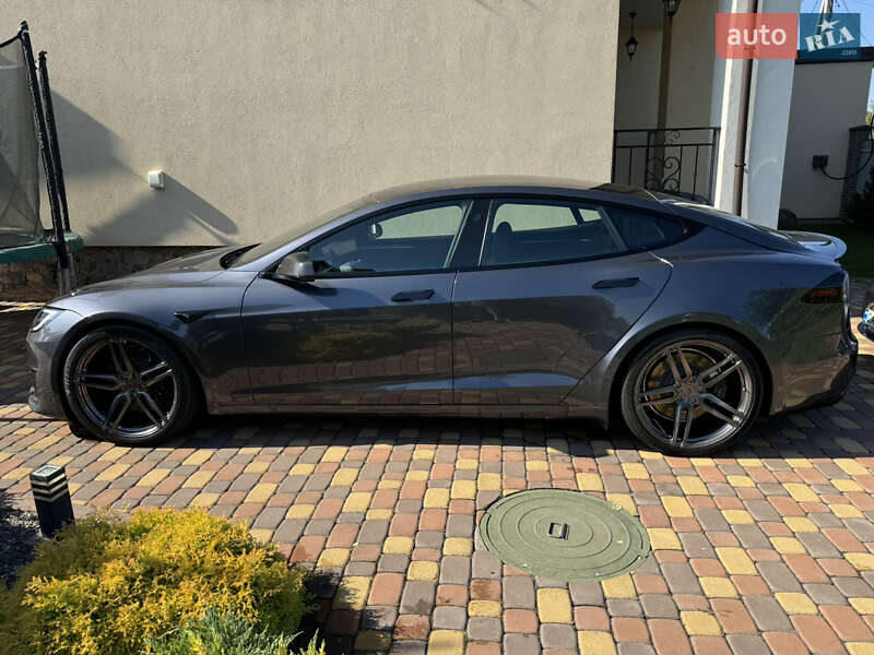 Лифтбек Tesla Model S 2022 в Черкассах