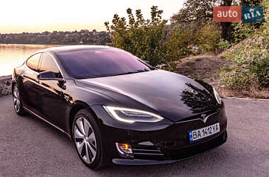 Tesla Model S  2020