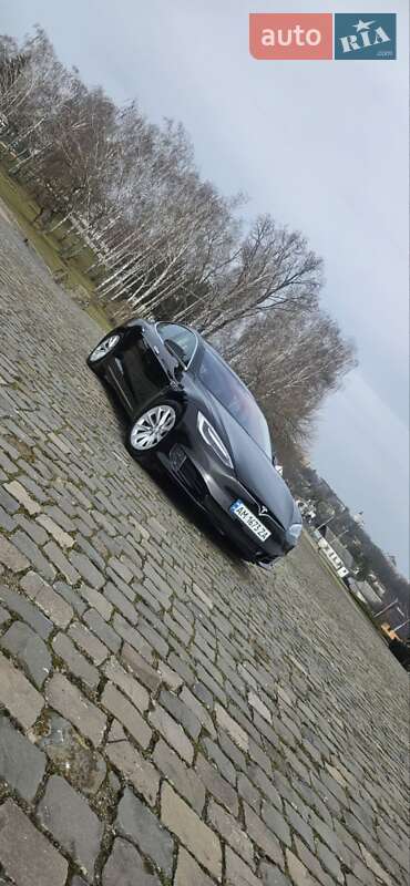Tesla Model S 2016
