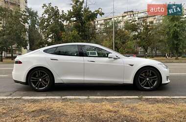 Ліфтбек Tesla Model S 2015 в Києві