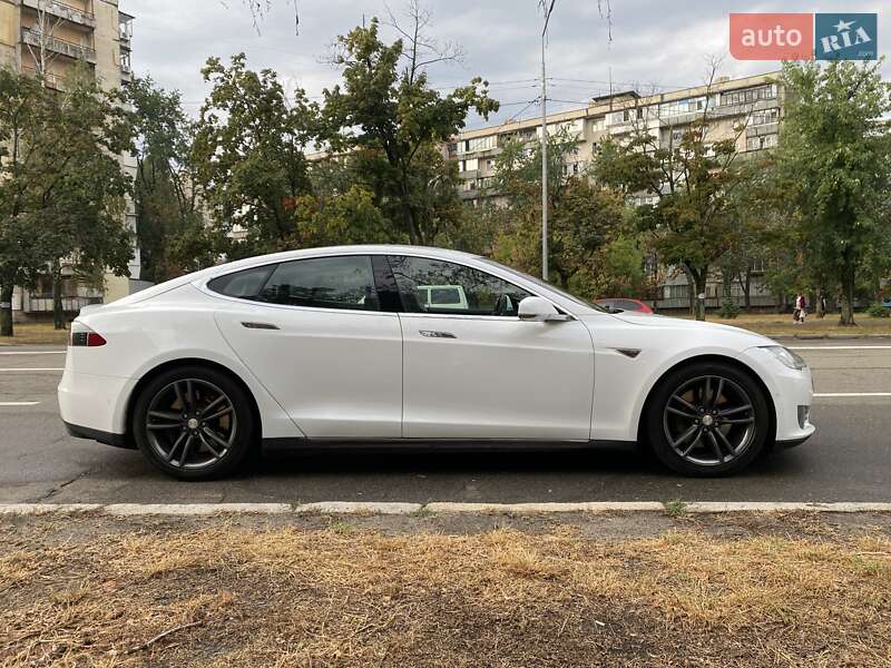Ліфтбек Tesla Model S 2015 в Києві