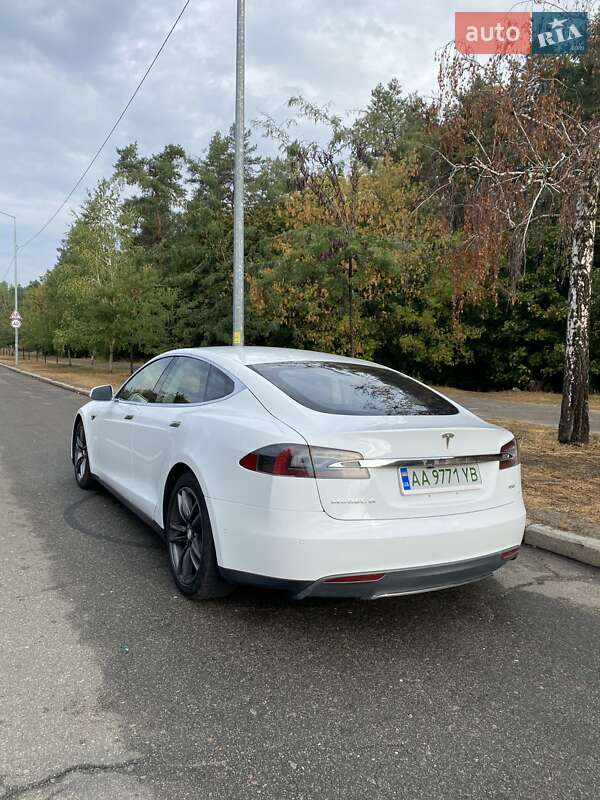 Ліфтбек Tesla Model S 2015 в Києві