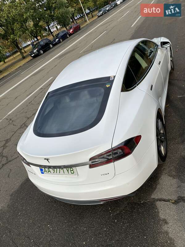 Ліфтбек Tesla Model S 2015 в Києві