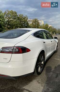 Ліфтбек Tesla Model S 2015 в Києві
