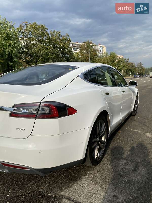 Ліфтбек Tesla Model S 2015 в Києві