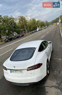 Ліфтбек Tesla Model S 2015 в Києві