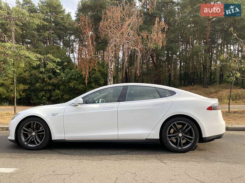 Ліфтбек Tesla Model S 2015 в Києві