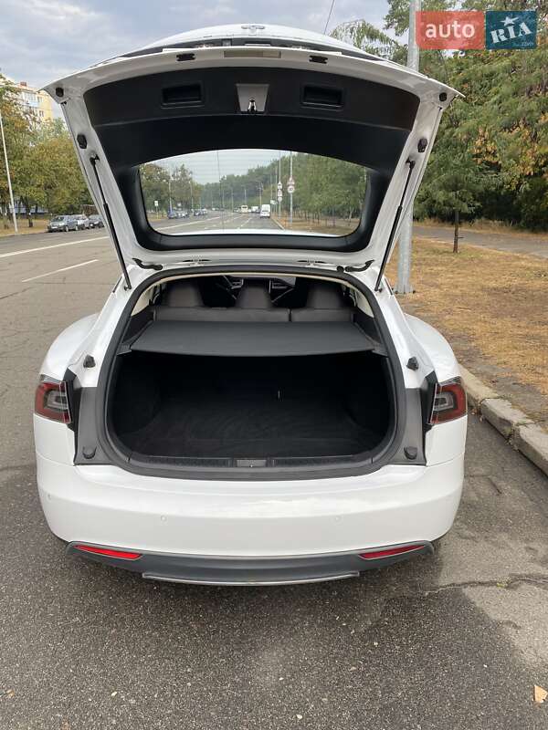 Ліфтбек Tesla Model S 2015 в Києві