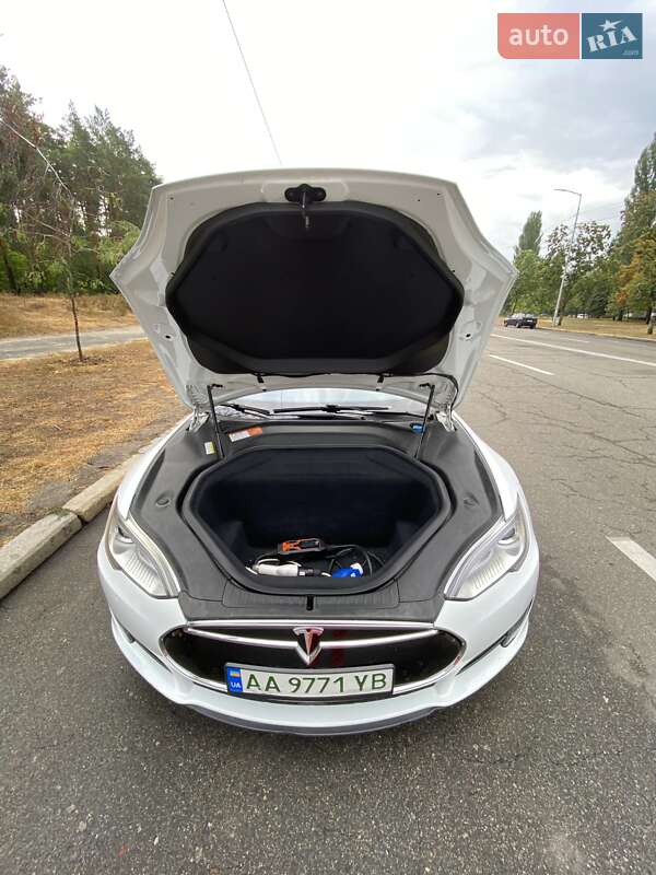 Ліфтбек Tesla Model S 2015 в Києві