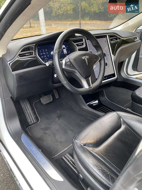 Ліфтбек Tesla Model S 2015 в Києві