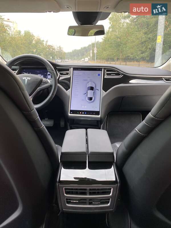 Ліфтбек Tesla Model S 2015 в Києві