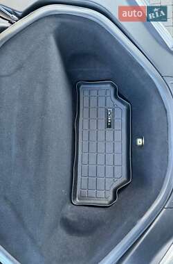 Лифтбек Tesla Model S 2015 в Львове