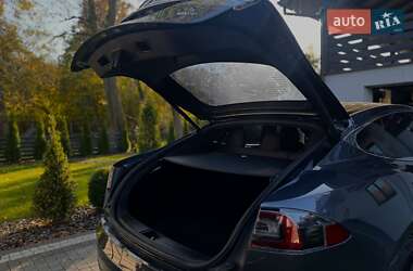 Лифтбек Tesla Model S 2015 в Львове