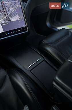 Лифтбек Tesla Model S 2015 в Львове