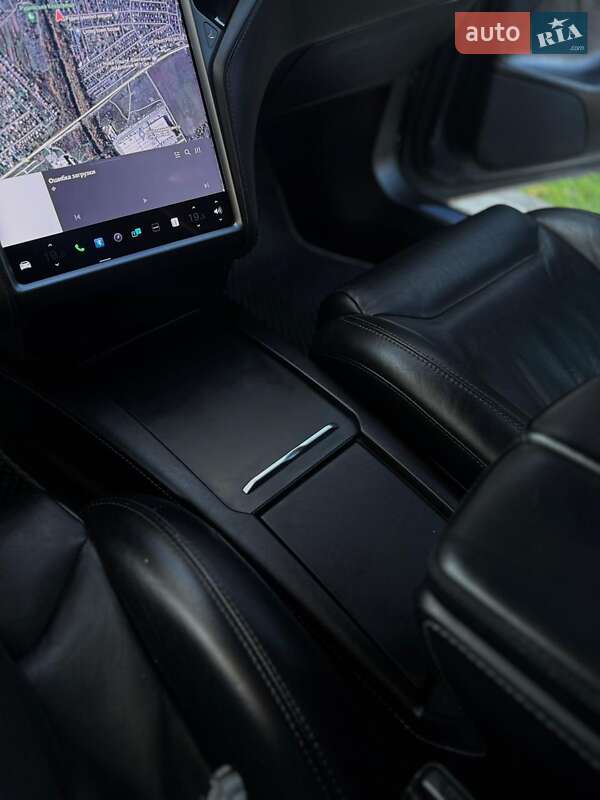 Лифтбек Tesla Model S 2015 в Львове