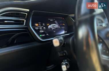 Лифтбек Tesla Model S 2015 в Львове