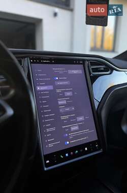 Лифтбек Tesla Model S 2015 в Львове