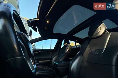 Лифтбек Tesla Model S 2015 в Львове