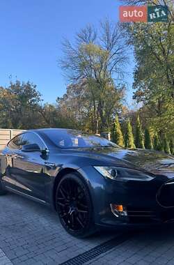 Лифтбек Tesla Model S 2015 в Львове