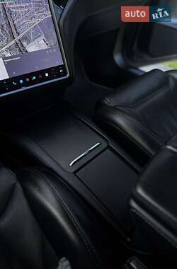 Лифтбек Tesla Model S 2015 в Львове