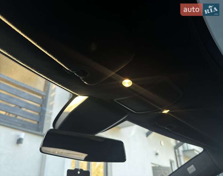 Лифтбек Tesla Model S 2015 в Львове