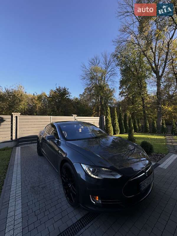 Лифтбек Tesla Model S 2015 в Львове
