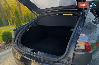Лифтбек Tesla Model S 2015 в Львове