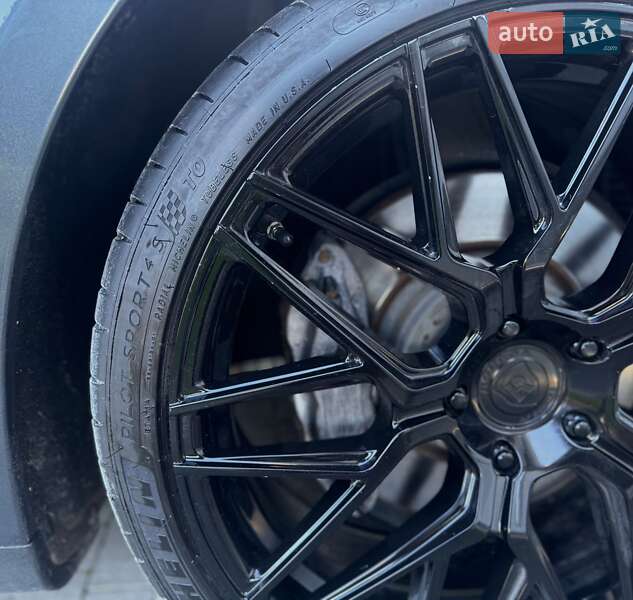 Лифтбек Tesla Model S 2015 в Львове