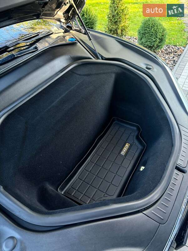 Лифтбек Tesla Model S 2015 в Львове