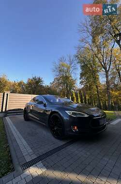 Лифтбек Tesla Model S 2015 в Львове