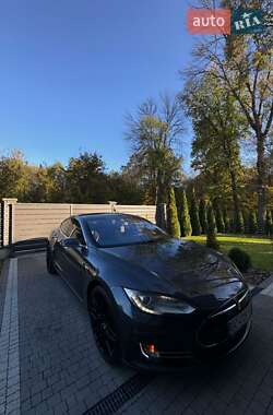Лифтбек Tesla Model S 2015 в Львове