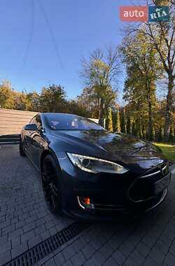 Лифтбек Tesla Model S 2015 в Львове