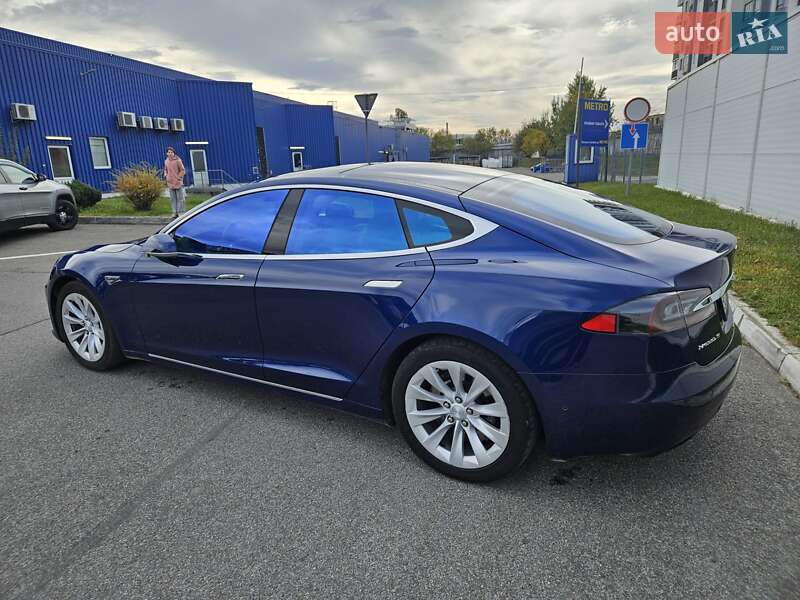 Лифтбек Tesla Model S 2016 в Львове