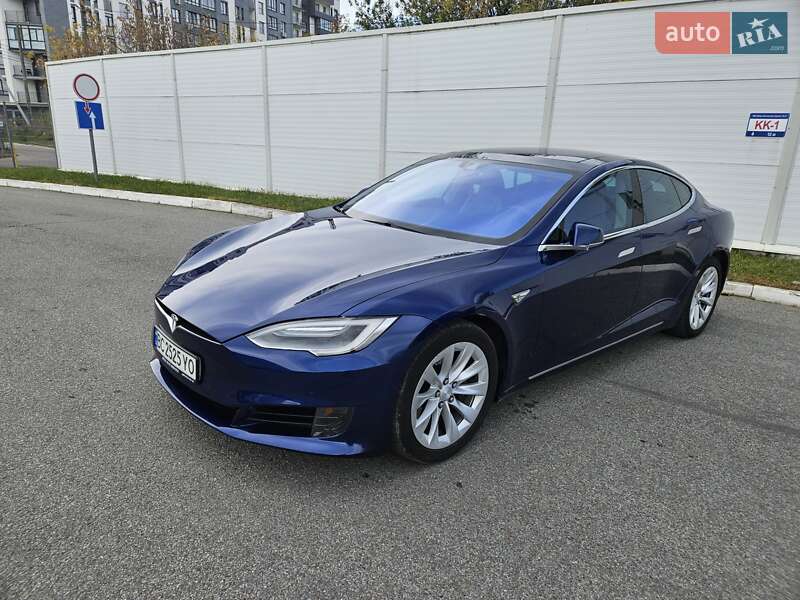 Лифтбек Tesla Model S 2016 в Львове