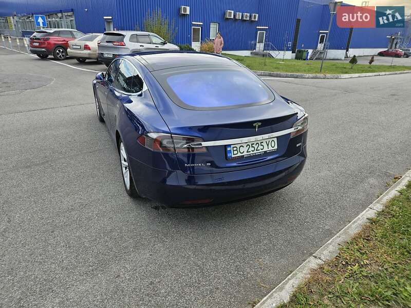 Лифтбек Tesla Model S 2016 в Львове