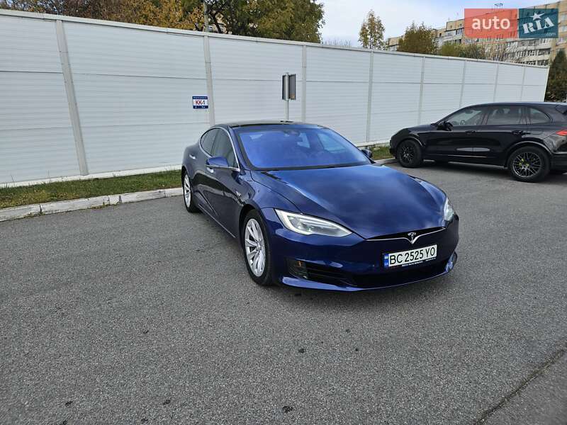 Лифтбек Tesla Model S 2016 в Львове