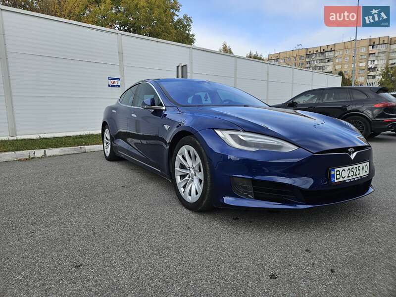 Лифтбек Tesla Model S 2016 в Львове