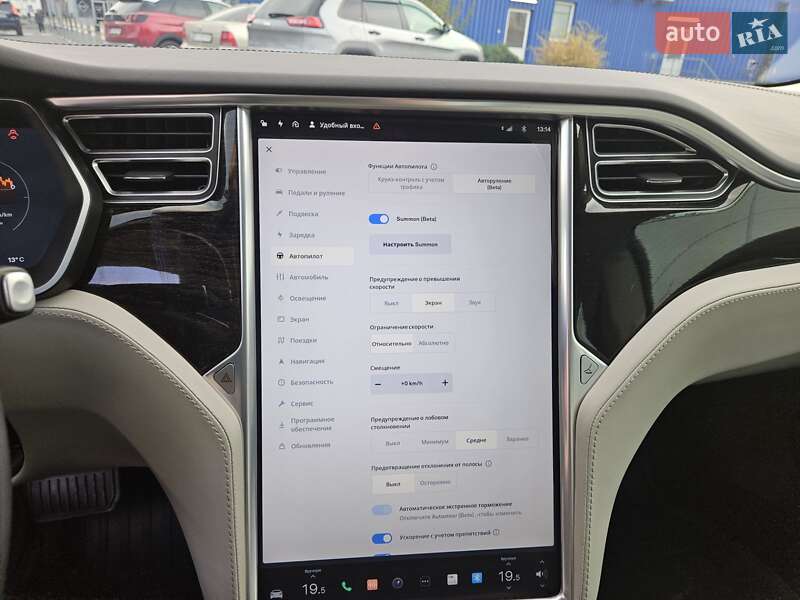 Лифтбек Tesla Model S 2016 в Львове
