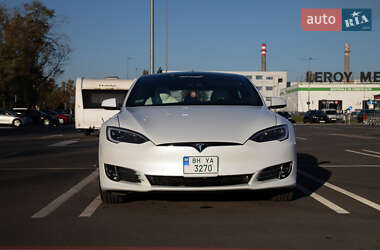 Tesla Model S  2020