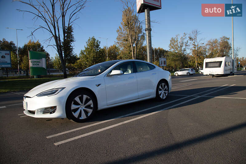 Лифтбек Tesla Model S 2020 в Одессе