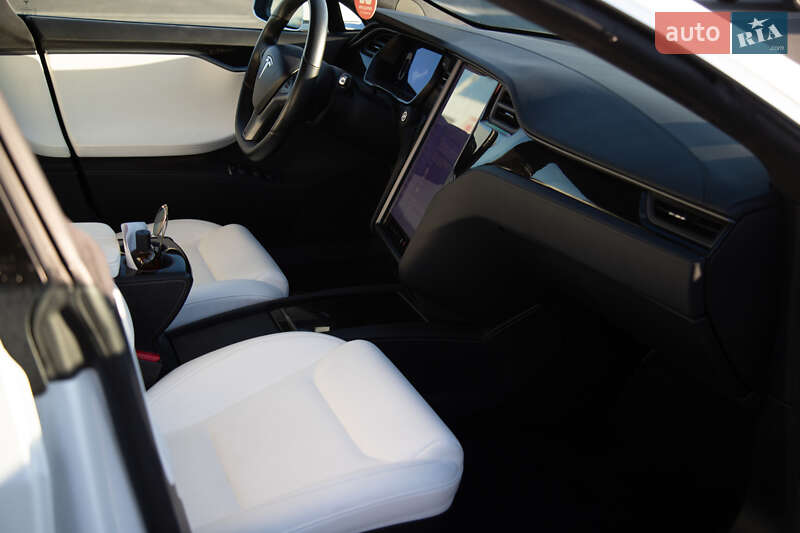 Лифтбек Tesla Model S 2020 в Одессе