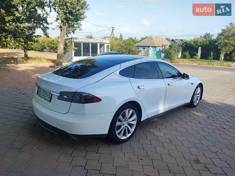 Лифтбек Tesla Model S 2013 в Николаеве