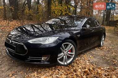 Tesla Model S 2015