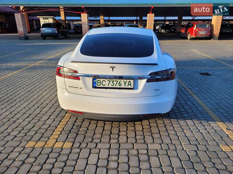 Лифтбек Tesla Model S 2015 в Львове