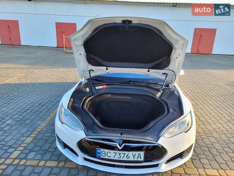 Лифтбек Tesla Model S 2015 в Львове