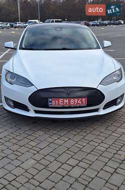 Tesla Model S 2015