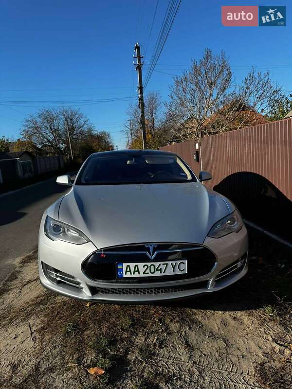 Ліфтбек Tesla Model S 2013 в Києві