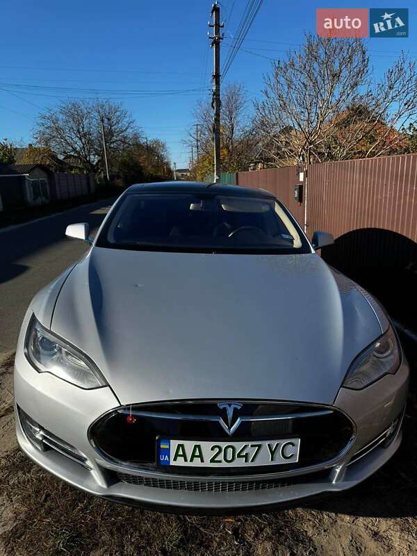 Ліфтбек Tesla Model S 2013 в Києві